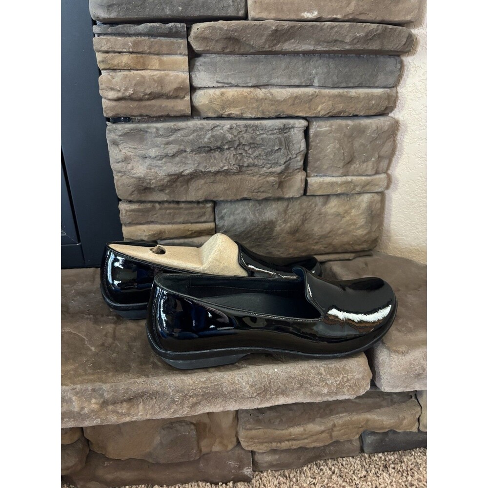 dansko olivia Black Patent Leather Shoe  Size 40 Size 9/9.5